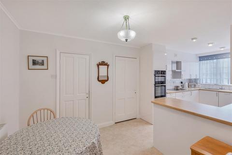 2 bedroom apartment for sale, Heath Drive, Walton On The Hill, Tadworth