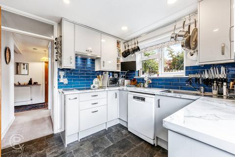 4 Brentmead Close, London, W7 3EW