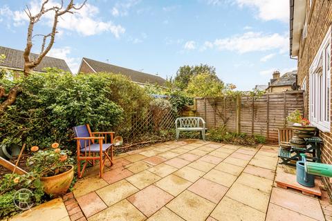 4 Brentmead Close, London, W7 3EW