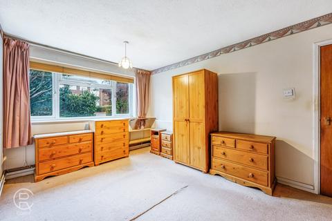 4 Brentmead Close, London, W7 3EW