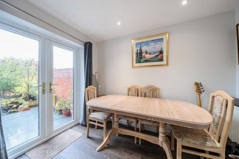 2 Ascot Close, Alton, GU34 2TE