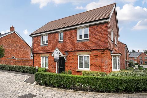 3 bedroom detached house for sale, Goswell Square, Alton, Hampshire, GU34