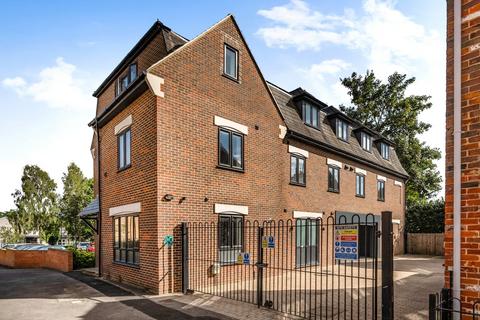 2 bedroom flat for sale, Nether Street, Alton, Hampshire, GU34