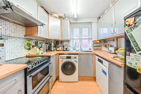 2 bedroom flat for sale, Vicarage Hill, Alton, Hampshire, GU34