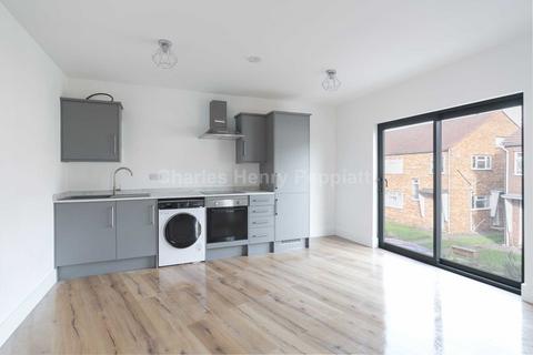 1 bedroom apartment for sale, Bush Close, Newbury Park, IG2