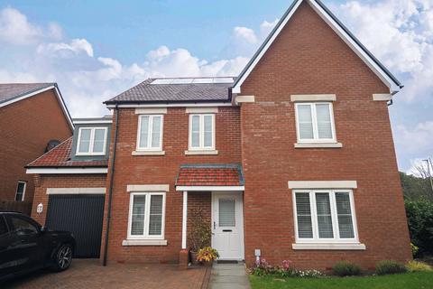 5 bedroom detached house for sale, Heatherfields Way, Whitehill, Bordon, Hampshire, GU35