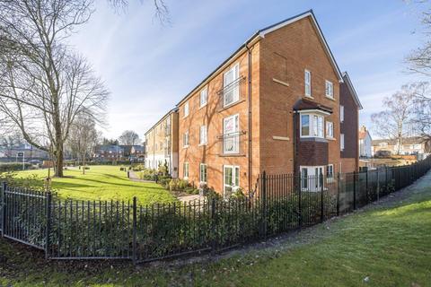 1 bedroom flat for sale, Queen Elizabeth Place, Orchard Lane, Alton, Hampshire, GU34