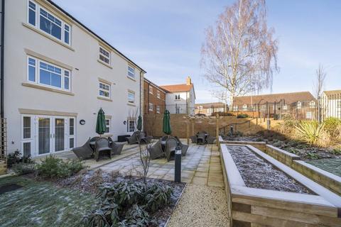 1 bedroom flat for sale, Queen Elizabeth Place, Orchard Lane, Alton, Hampshire, GU34