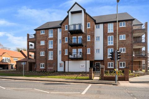 2 bedroom flat for sale, Stout Grove, Alton, Hampshire, GU34