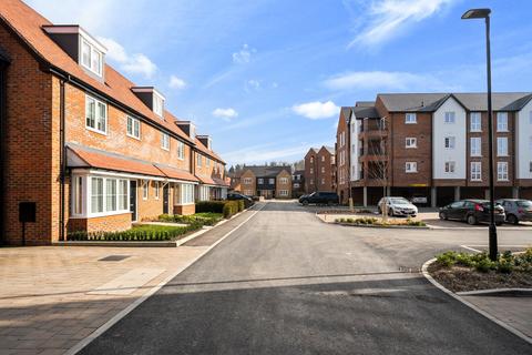 2 bedroom flat for sale, Stout Grove, Alton, Hampshire, GU34