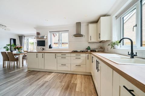 3 bedroom detached house for sale, Winchester Road, Bishops Waltham, Southampton, Hampshire, SO32