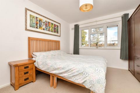 65 Denmark Gardens, Carshalton, SM5 2JN