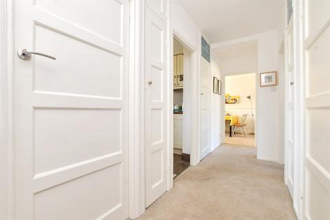 65 Denmark Gardens, Carshalton, SM5 2JN