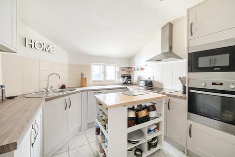 2 bedroom flat for sale, High Street, Bishops Waltham, Southampton, Hampshire, SO32