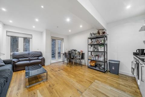 4 bedroom apartment to rent, Latchmere Road London SW11