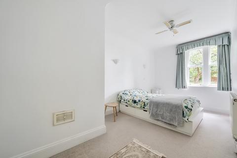 2 bedroom flat for sale, Oakwood Close, Otterbourne, Winchester, Hampshire, SO21