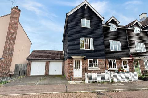 4 bedroom townhouse for sale, Admirals Walk, Wivenhoe, Colchester, CO7