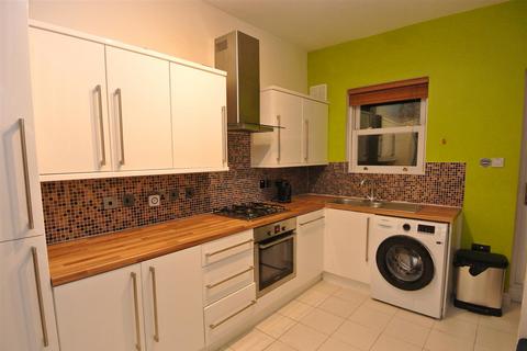 2 bedroom house to rent, Albert Street, Slough SL1