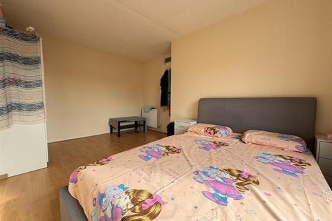 11 Dickens Close, Swindon, SN3 6JN