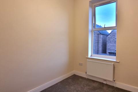 3 bedroom flat to rent, Westminster Street, Gateshead NE8