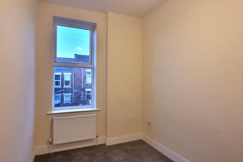 3 bedroom flat to rent, Westminster Street, Gateshead NE8