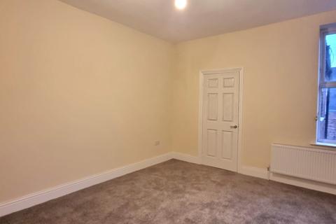 3 bedroom flat to rent, Westminster Street, Gateshead NE8