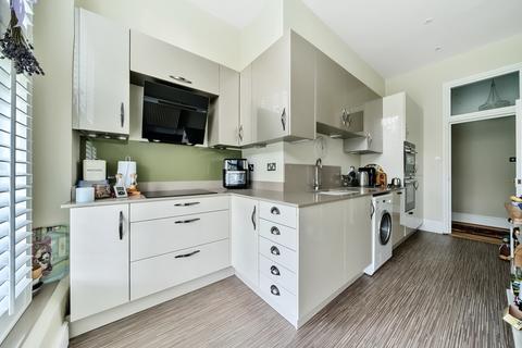 2 bedroom flat for sale, Castle Malwood Lodge, Minstead, Lyndhurst, Hampshire, SO43