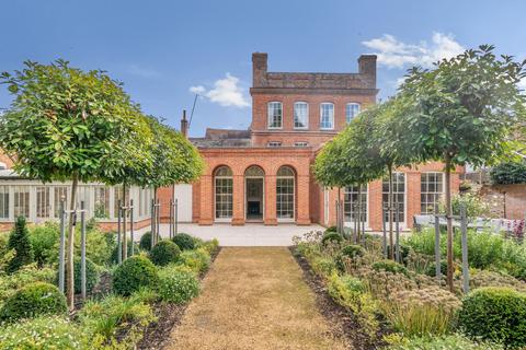 7 bedroom house to rent, Market Place, Hampshire SO51