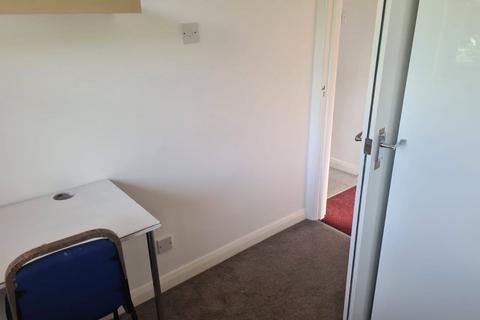 3 bedroom flat to rent, Oakmount Avenue, Hampshire SO17