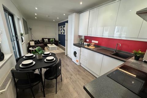 4 bedroom flat to rent, London Road, Hampshire SO15