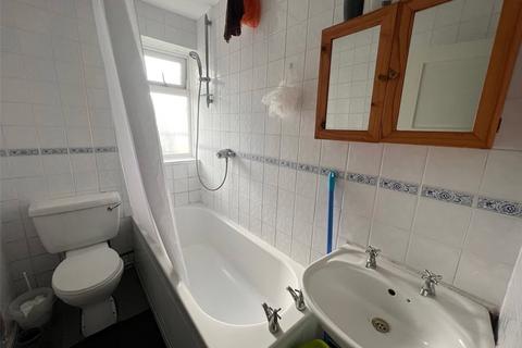 2 bedroom flat to rent, Canute Road, Southampton SO14