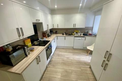 5 bedroom terraced house to rent, Carlton Place, Hampshire SO15