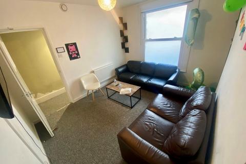 5 bedroom terraced house to rent, Carlton Place, Hampshire SO15