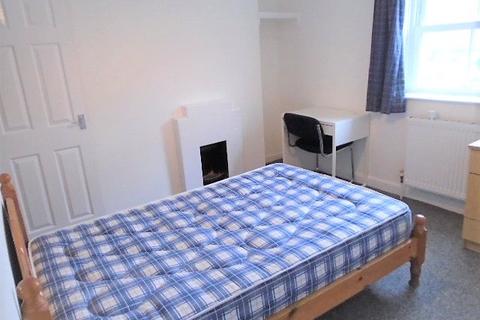 5 bedroom terraced house to rent, Carlton Place, Hampshire SO15