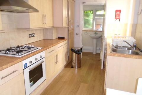 4 bedroom terraced house to rent, Middle Street, Hampshire SO14