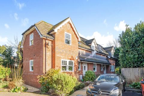 2 bedroom maisonette to rent, Newitt Place, Hampshire SO16