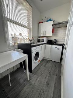 Studio to rent, Lancaster Road, London N4