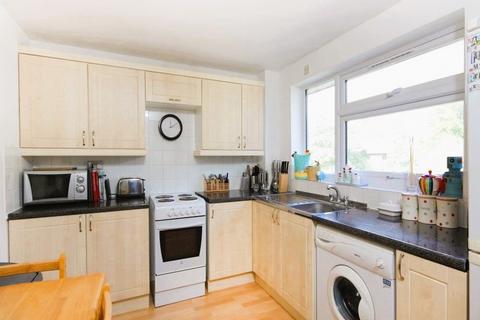 2 bedroom flat to rent, Northlands Drive, Hampshire SO23