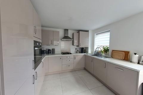 3 bedroom detached house for sale, Blackbess Lane, Chertsey KT16