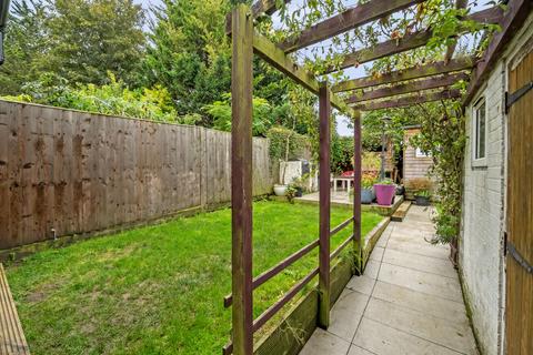 12 Moss Road, Winchester, SO23 0NG