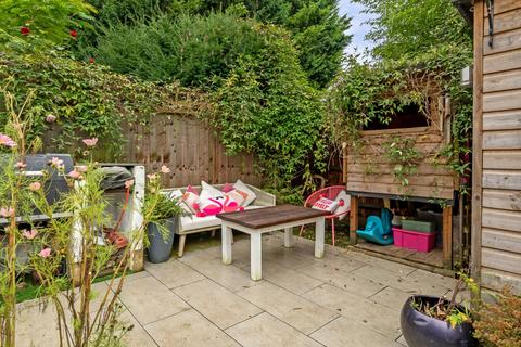 12 Moss Road, Winchester, SO23 0NG