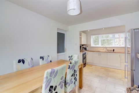 4 Broadleaze, Upper Seagry, Chippenham, SN15 5EY