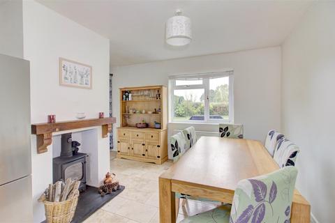 4 Broadleaze, Upper Seagry, Chippenham, SN15 5EY