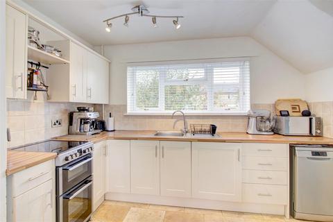 4 Broadleaze, Upper Seagry, Chippenham, SN15 5EY