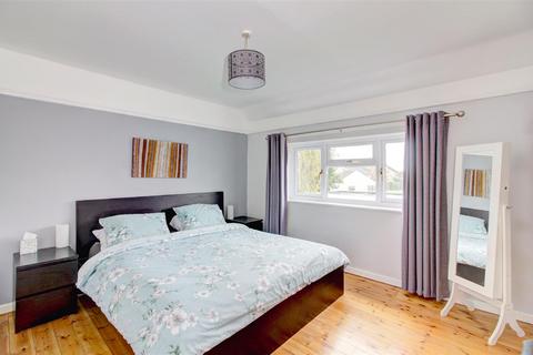 4 Broadleaze, Upper Seagry, Chippenham, SN15 5EY