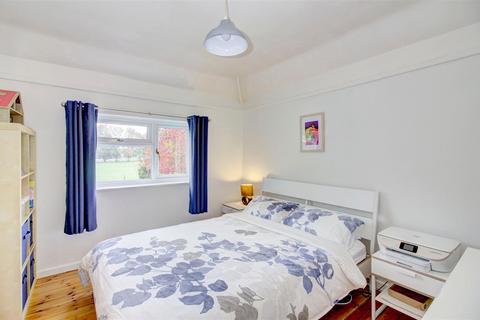 4 Broadleaze, Upper Seagry, Chippenham, SN15 5EY