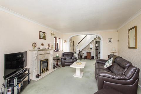 4 bedroom detached bungalow for sale, Gascoigne Avenue, Leeds LS15