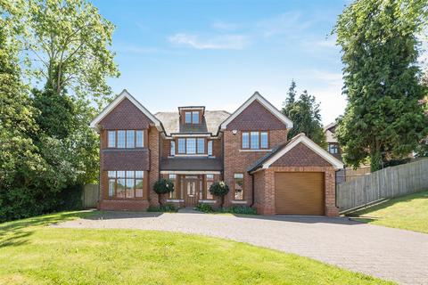 5 bedroom detached house to rent, High Oaks Close, Coulsdon, Surrey