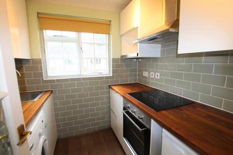 1 bedroom flat to rent, Limebush Close, New Haw KT15