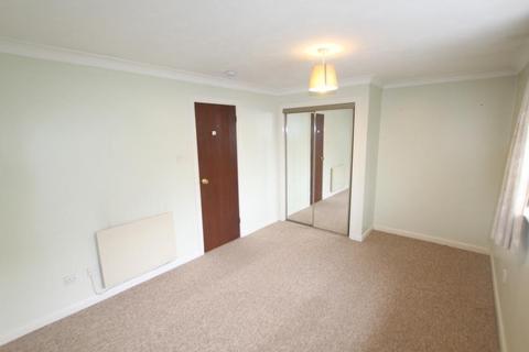 1 bedroom flat to rent, Limebush Close, New Haw KT15